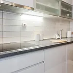 Airy 2-br W/ Open Layout & Modern Design Апартаменты