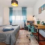 Airy 2-br W/ Open Layout & Modern Design
