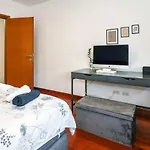 Апартаменты Airy 2-br W/ Open Layout & Modern Design *