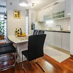 Апартаменты Airy 2-br W/ Open Layout & Modern Design Сплит