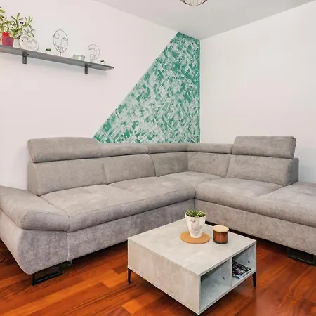 아파트 Airy 2-br W/ Open Layout & Modern Design 스플리트