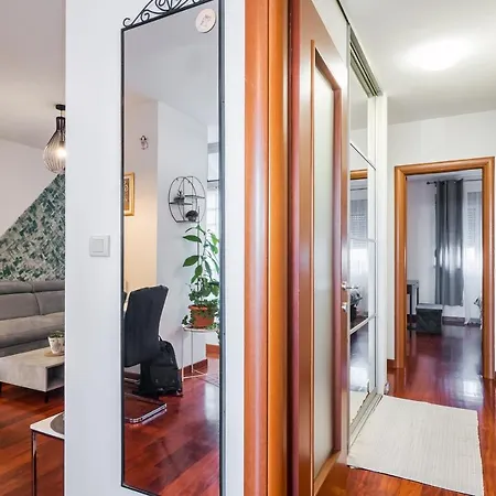 Airy 2-br W/ Open Layout & Modern Design شقة