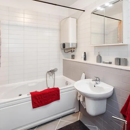 Airy 2-br W/ Open Layout & Modern Design شقة
