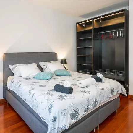 Airy 2-br W/ Open Layout & Modern Design سبليت