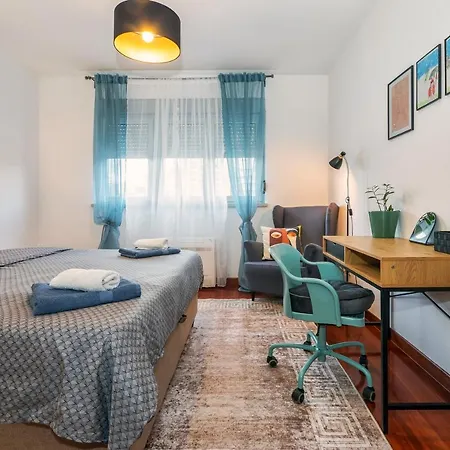 Airy 2-br Apt W/ Open Layout & Modern Design
