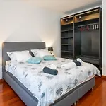 Airy 2-br W/ Open Layout & Modern Design Split