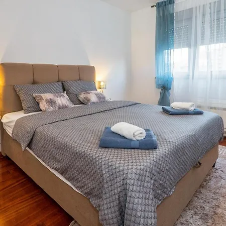 Airy 2-br Apt W/ Open Layout & Modern Design * Спліт