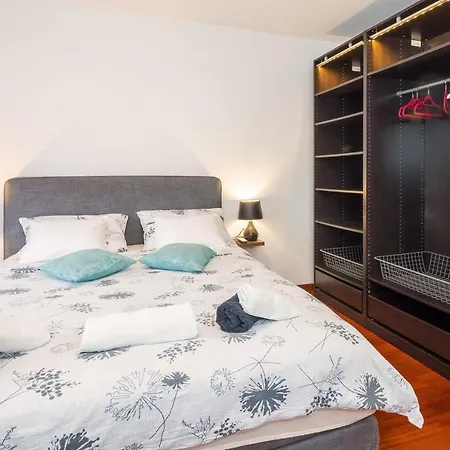 Airy 2-br Apt W/ Open Layout & Modern Design Appartamento *