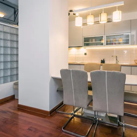 Апартаменты Airy 2-br W/ Open Layout & Modern Design *