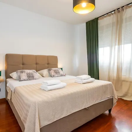 Airy 2-br W/ Open Layout & Modern Design Сплит