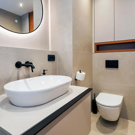 Апартаменты Airy 2-br W/ Open Layout & Modern Design *