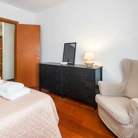 Airy 2-br W/ Open Layout & Modern Design Сплит