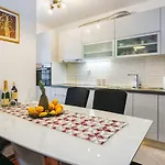 Lägenhet Airy 2-br W/ Open Layout & Modern Design