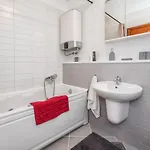 Airy 2-br W/ Open Layout & Modern Design